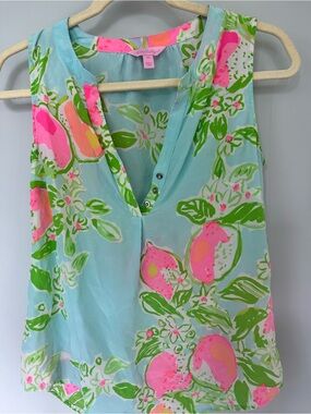 Lilly Pulitzer xs silk sleeveless top-some bleeding of pink see pics